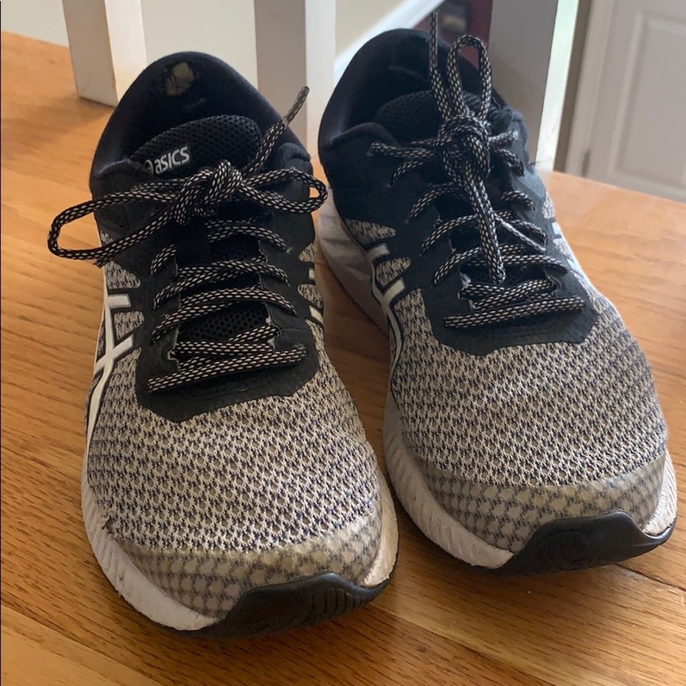 ASICS running shoe. Women’s size 9